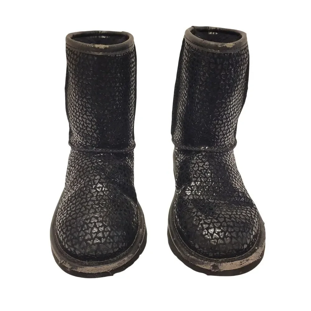 Girls Ugg's Girls Kids' Classic II Gel Hearts Black 2